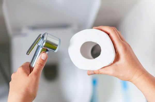 Toilet Handdouche of Toiletpapier ?